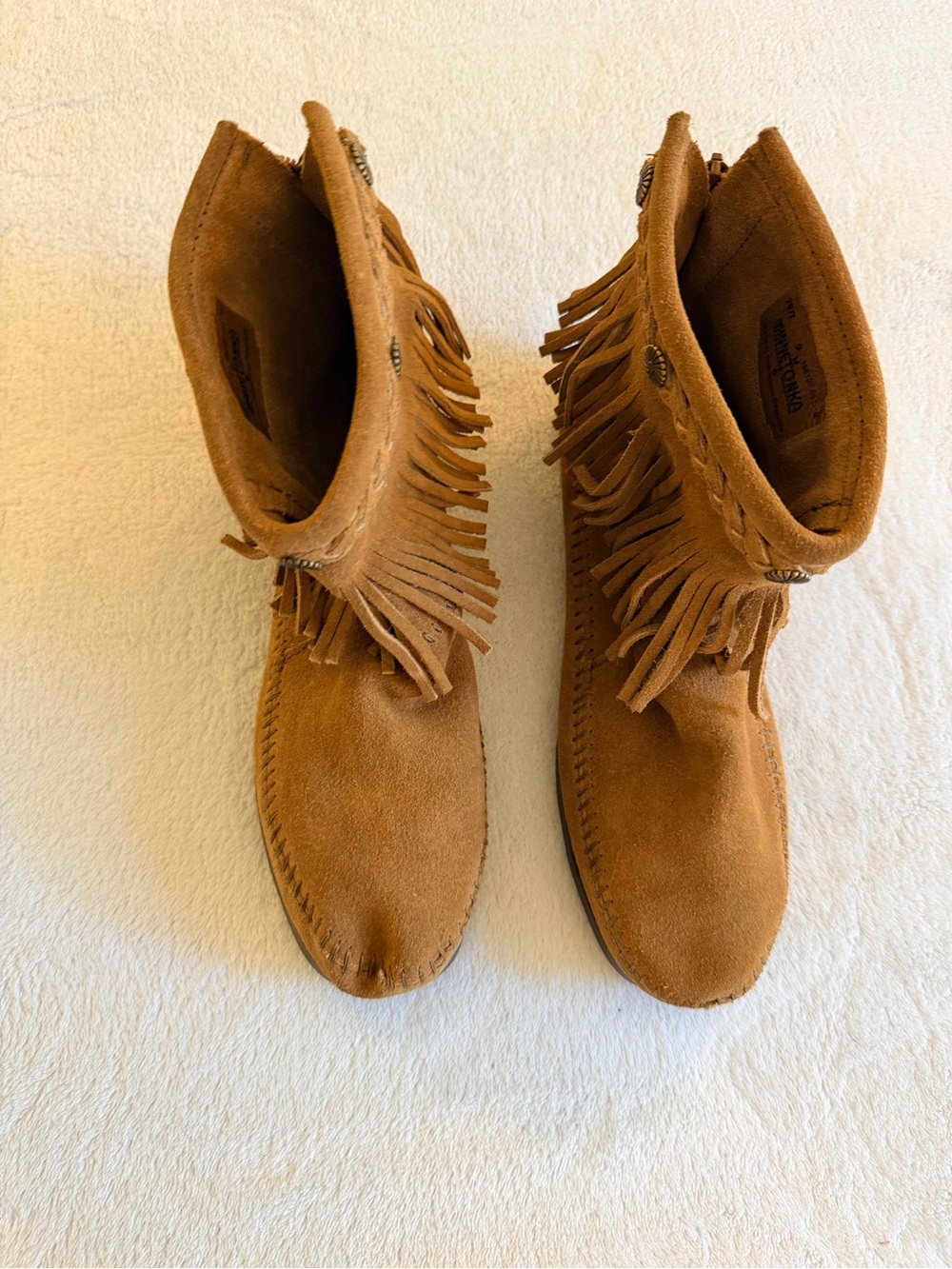 Minnetonka Suede Fringe Ankle Boots – Women’s Size 9 – Tan - never worn